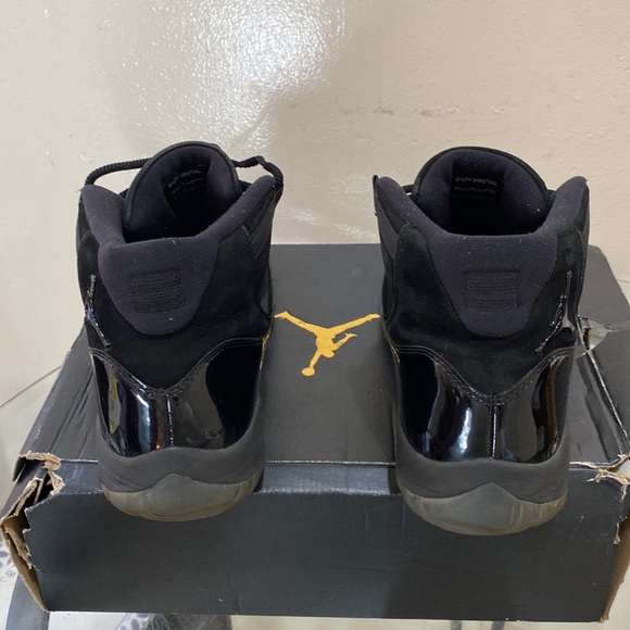 COPY - AIR JORDAN 11 RETRO 'CAP AND GOWN' - Picture 2 of 8